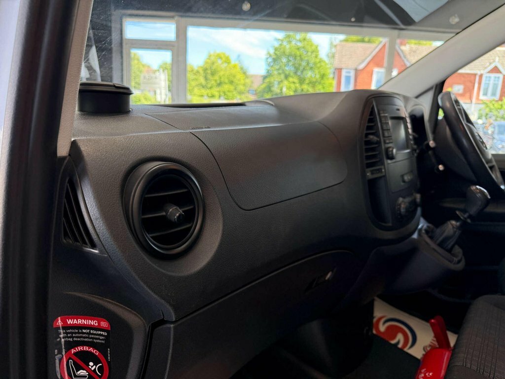 Mercedes-Benz Vito 111 Cdi White #24