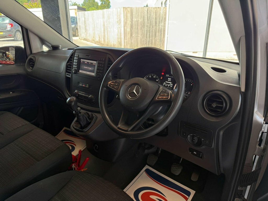 Mercedes-Benz Vito 2.1L Null 6Dr Silver #2