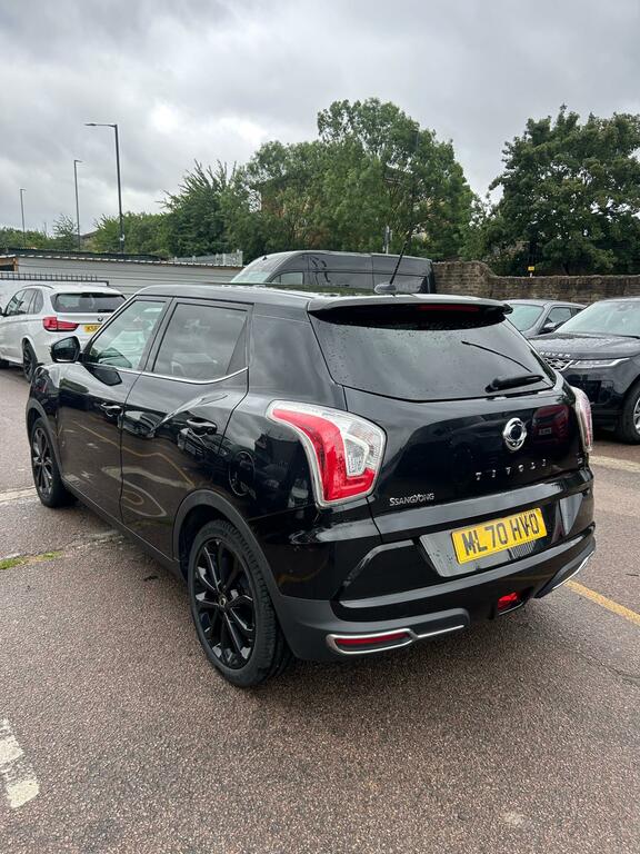SsangYong Tivoli 1.6P Le Suv Black #2