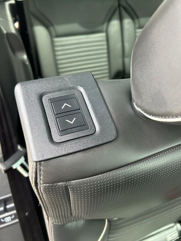 Land Rover Discovery 2.0 Td4 Se Tech 180 Bhp Silver #10