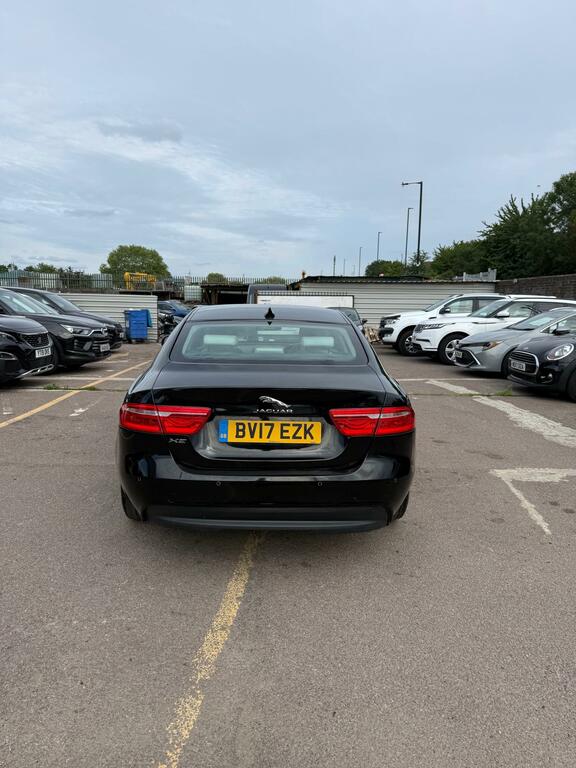Jaguar XE 2.0D Prestige Saloon Black #4