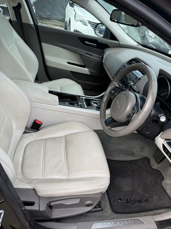 Jaguar XE 2.0D 180 Portfolio Awd Black #16
