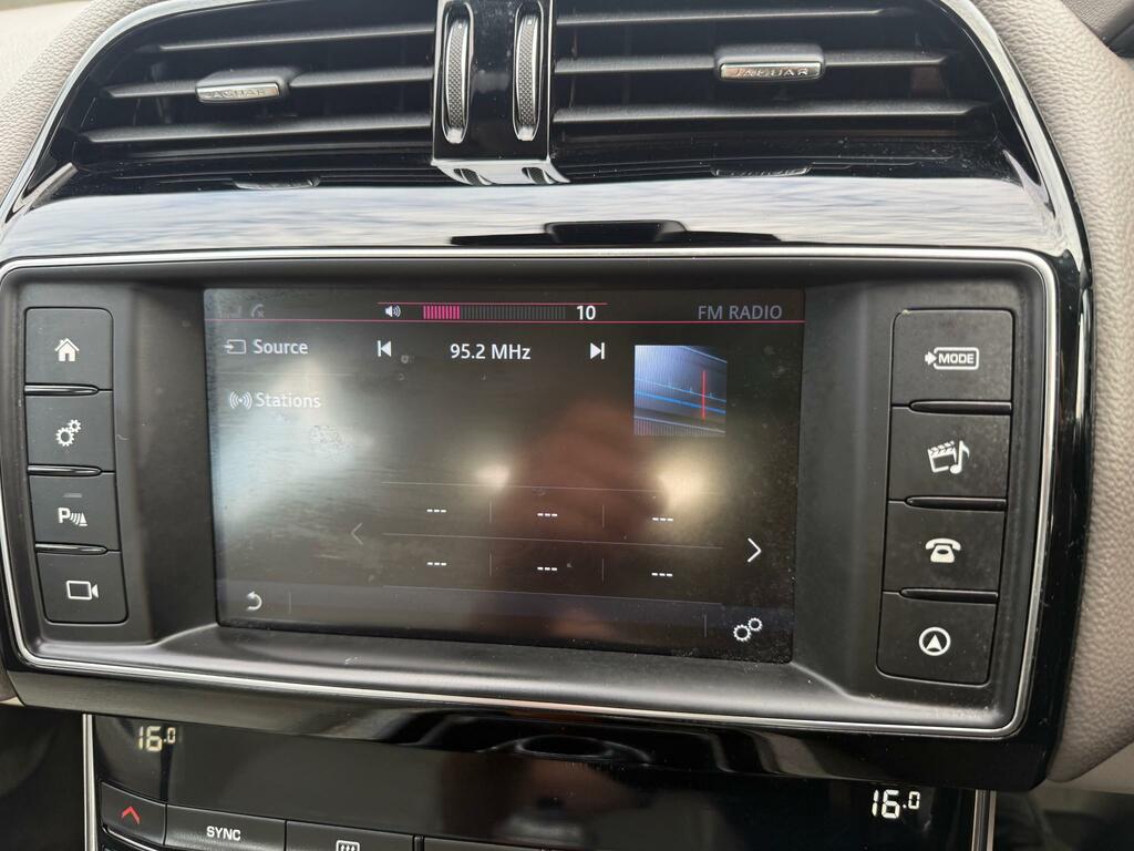 Jaguar XE 2.0D 180 Portfolio Awd Black #21
