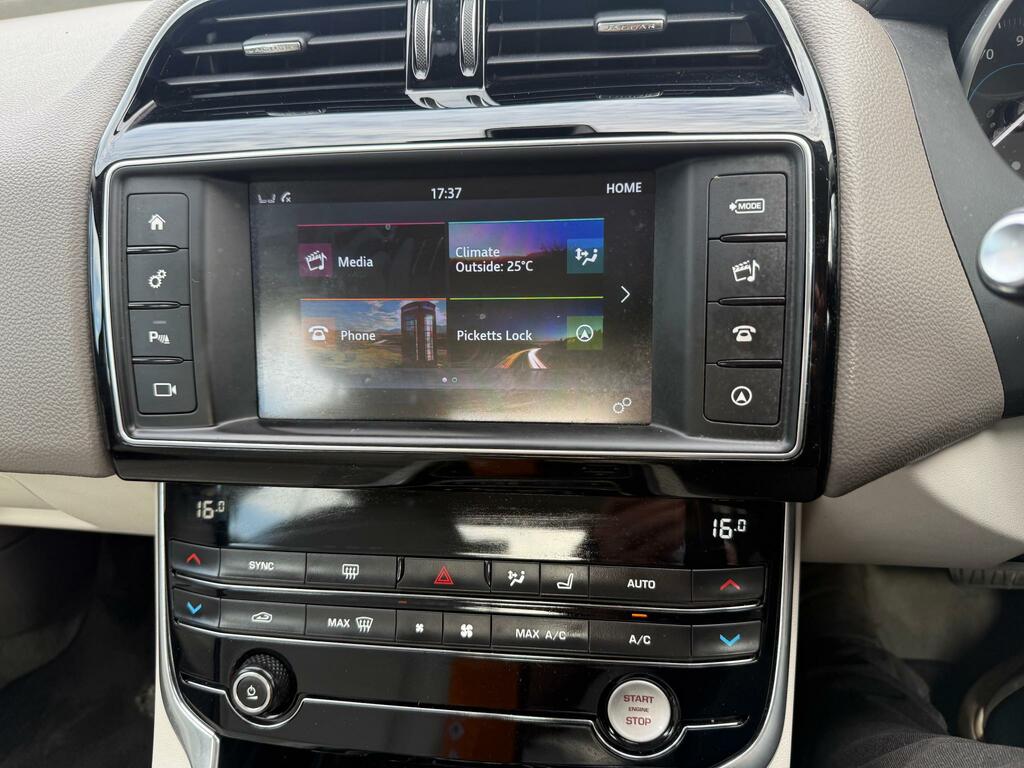 Jaguar XE 2.0D 180 Portfolio Awd Black #19