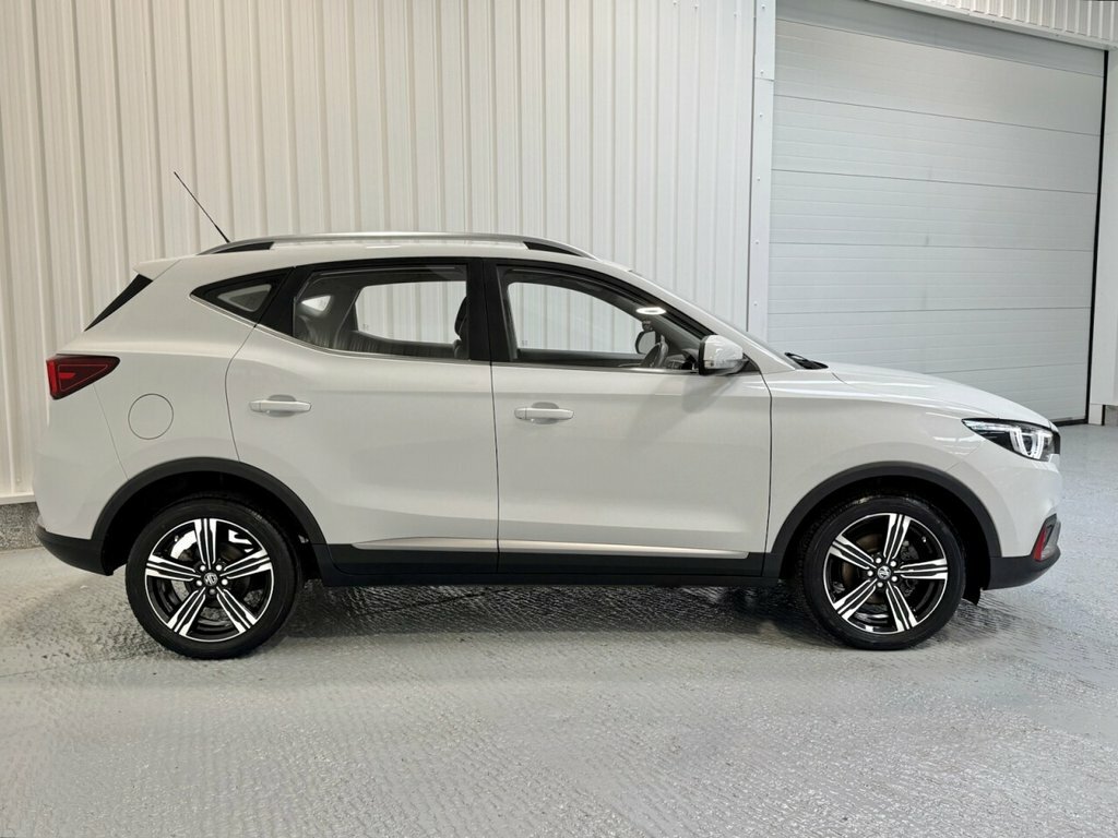 MG ZS 1L Limited Edition White #4