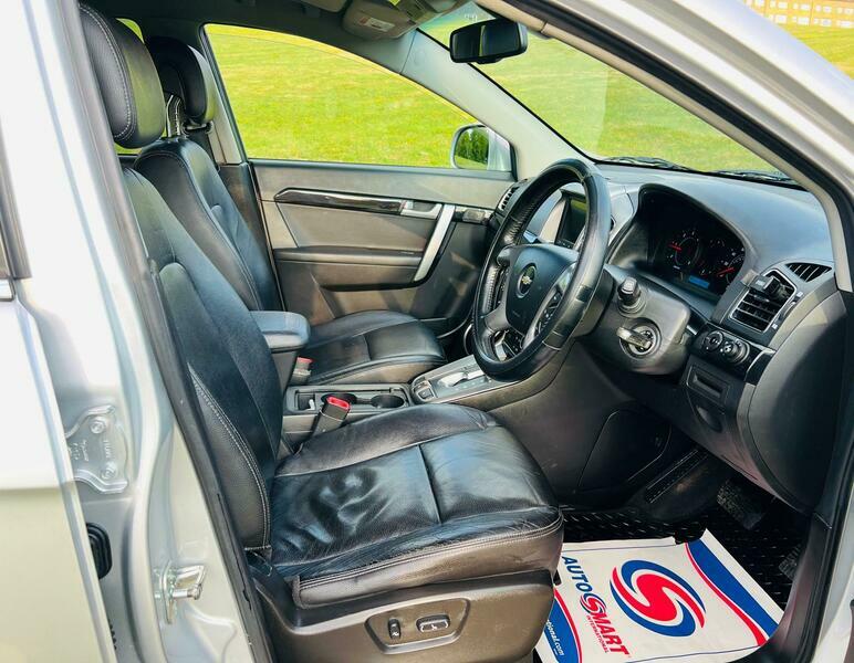 Chevrolet Captiva Black #14