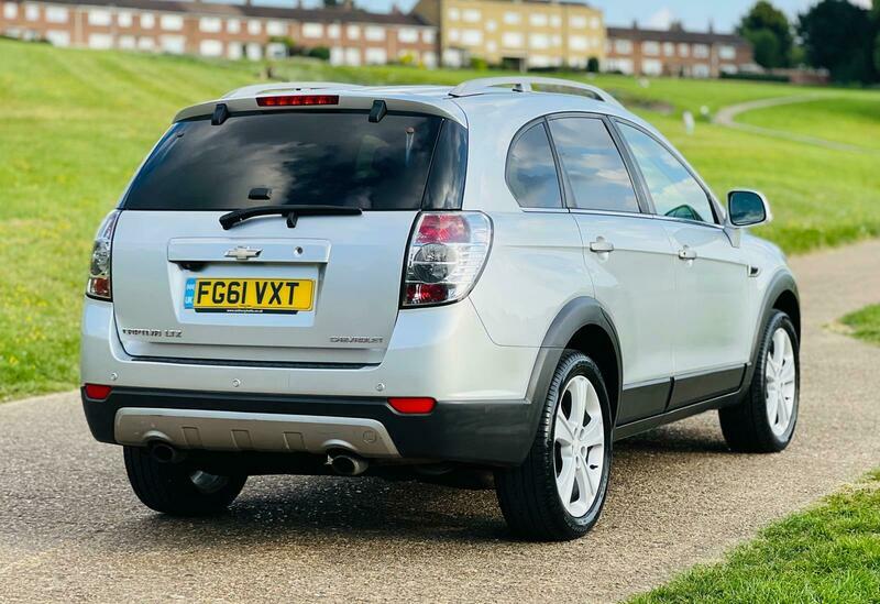 Chevrolet Captiva Black #7
