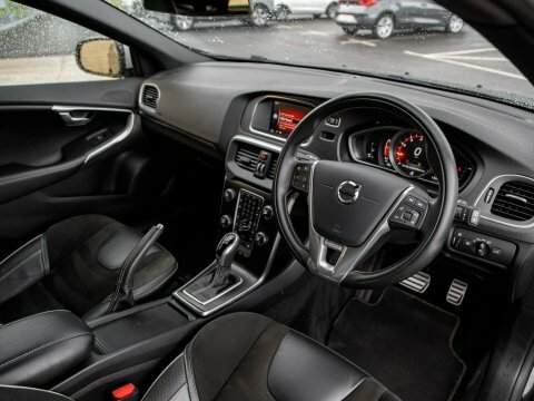 Volvo V40 Hatchback AK18FKV Black #4