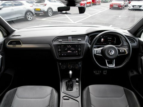 Volkswagen Tiguan Suv YL69HDV White #3