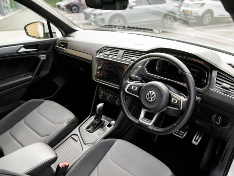 Volkswagen Tiguan Suv YL69HDV White #4