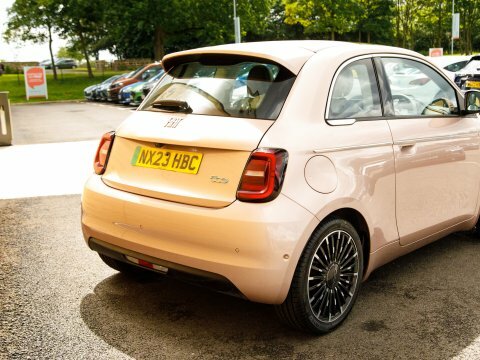 Fiat 500E 500E Red Black #9