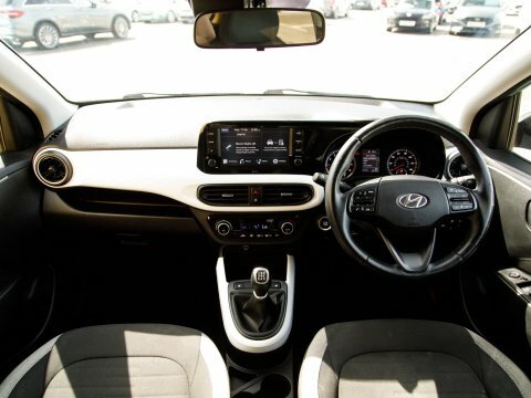 Hyundai I10 Hatchback Green #3