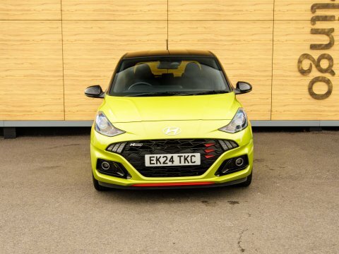 Hyundai I10 Hatchback Yellow #5