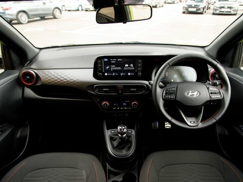 Hyundai I10 Hatchback Yellow #3