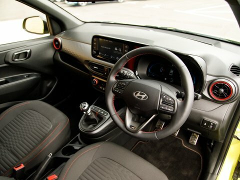 Hyundai I10 Hatchback Yellow #4