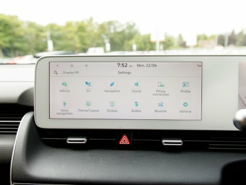 Hyundai Ioniq 5 Hatchback White #32