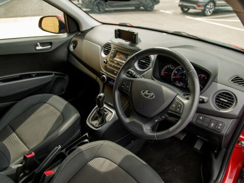Hyundai I10 Hatchback Red #4