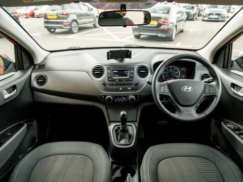 Hyundai I10 Hatchback Red #3
