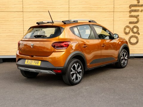 Dacia Sandero Stepway Hatchback Orange #2
