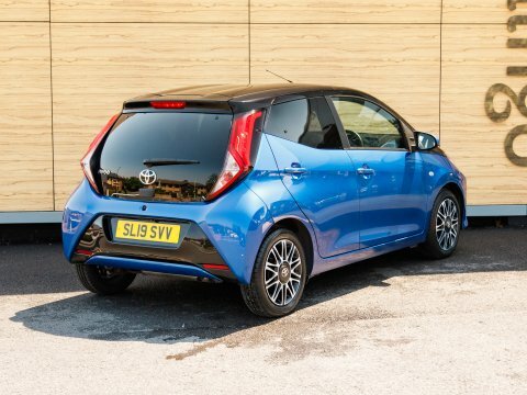 Toyota Aygo Hatchback Blue #2