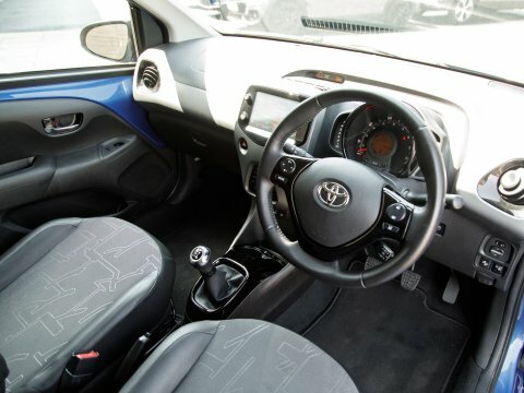 Toyota Aygo Hatchback Blue #4