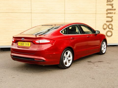 Ford Mondeo Saloon Red #2