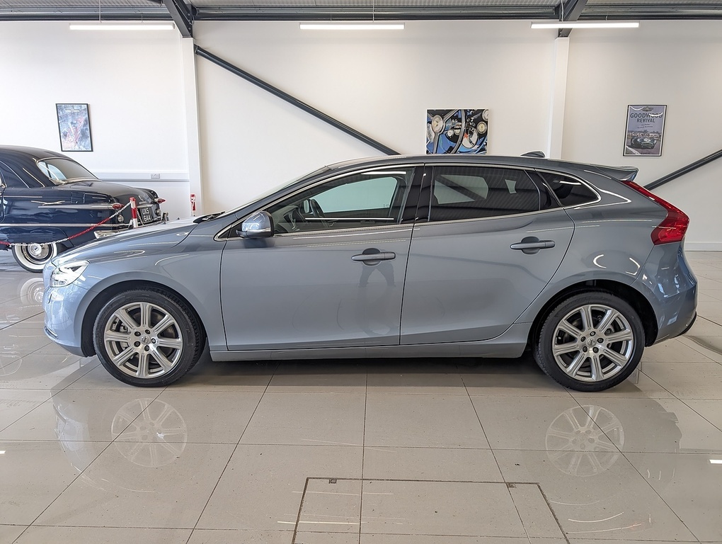Volvo V40 T3 Inscription Edition HD19ODW Blue #3