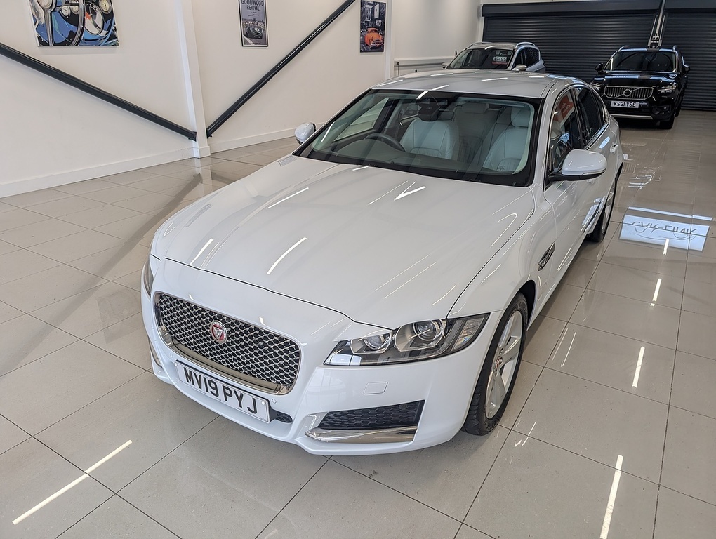 Jaguar XF I Portfolio MV19PYJ White #2