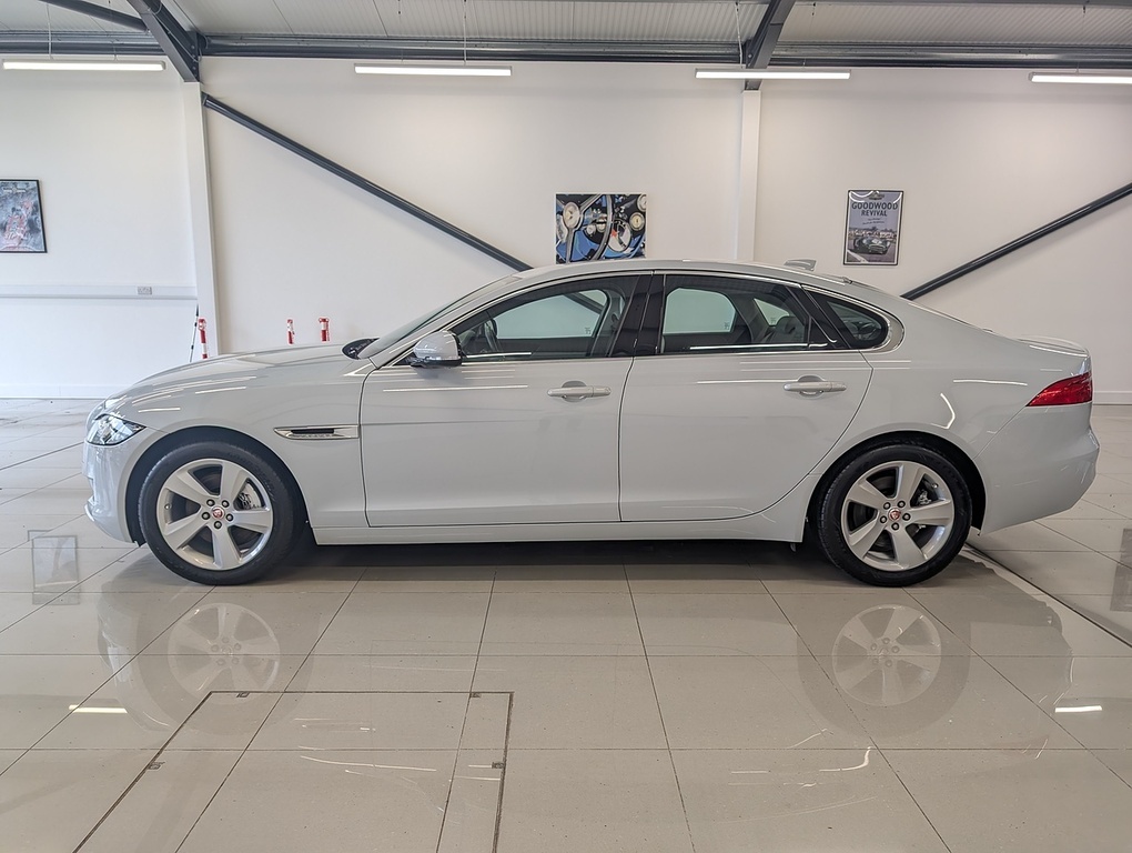 Jaguar XF I Portfolio MV19PYJ White #3