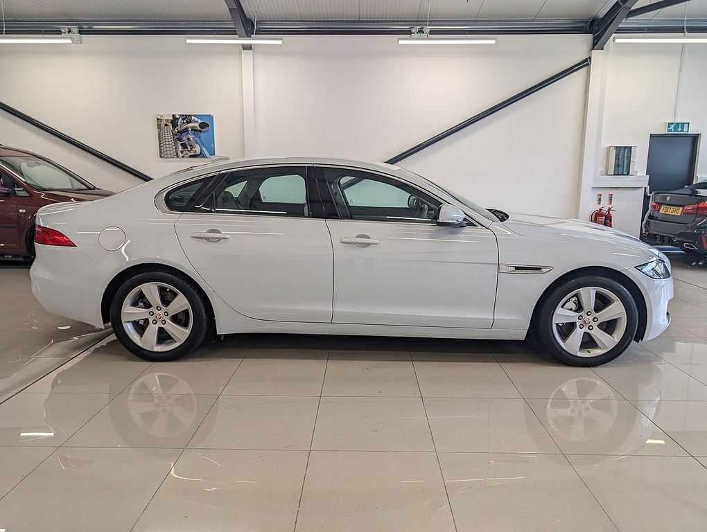 Jaguar XF I Portfolio MV19PYJ White #6