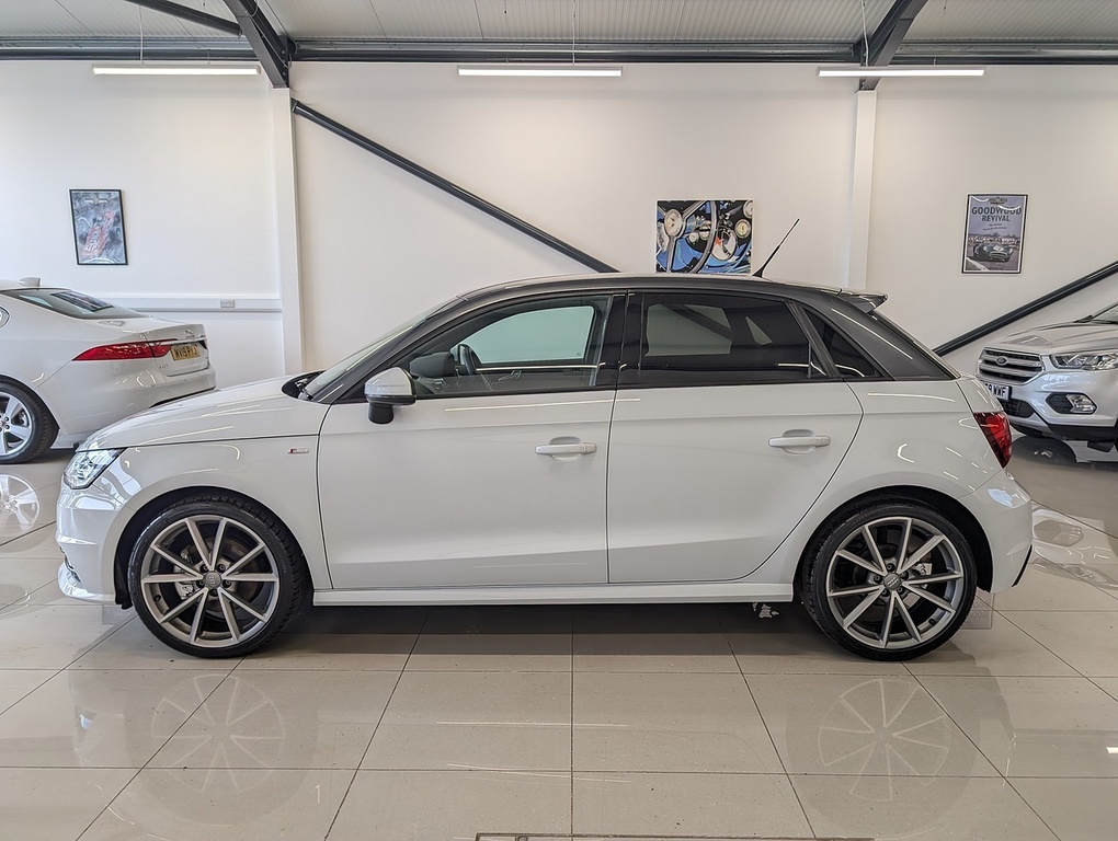 Audi A1 Tfsi Black Edition GD18FFX White #3