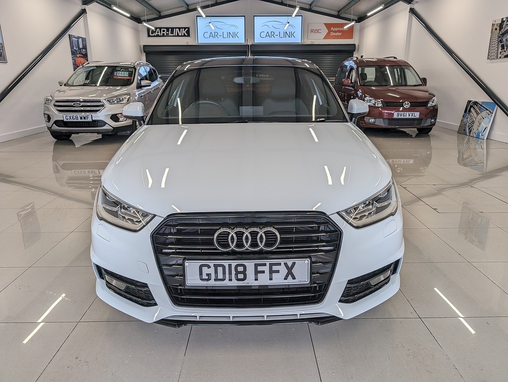 Audi A1 Tfsi Black Edition GD18FFX White #4