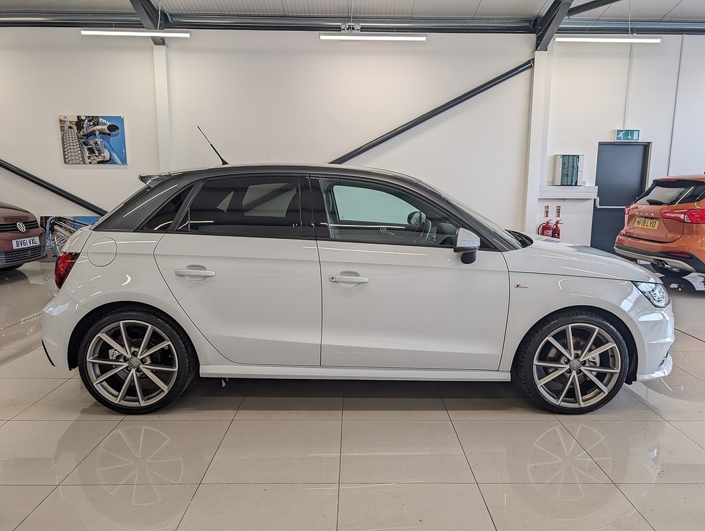 Audi A1 Tfsi Black Edition GD18FFX White #6