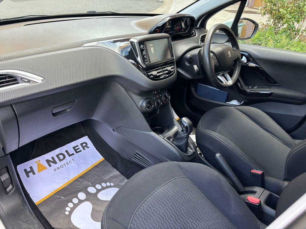 Peugeot 208 1.2 Puretech Active Euro 6 S S White #2