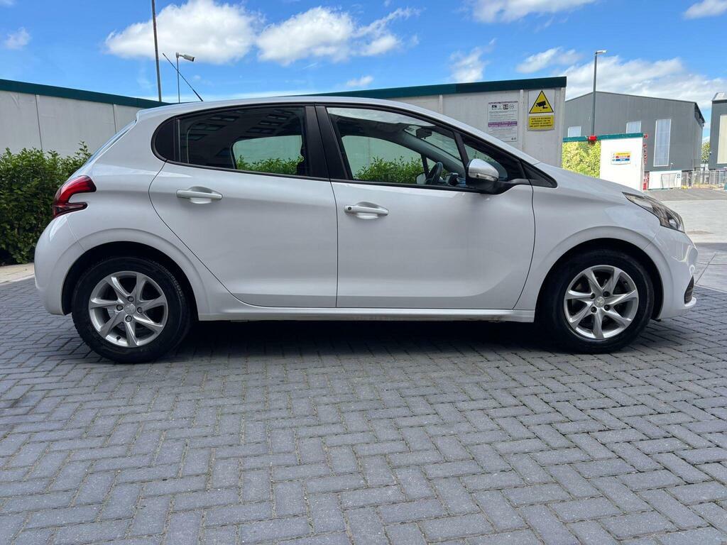 Peugeot 208 Active White #27