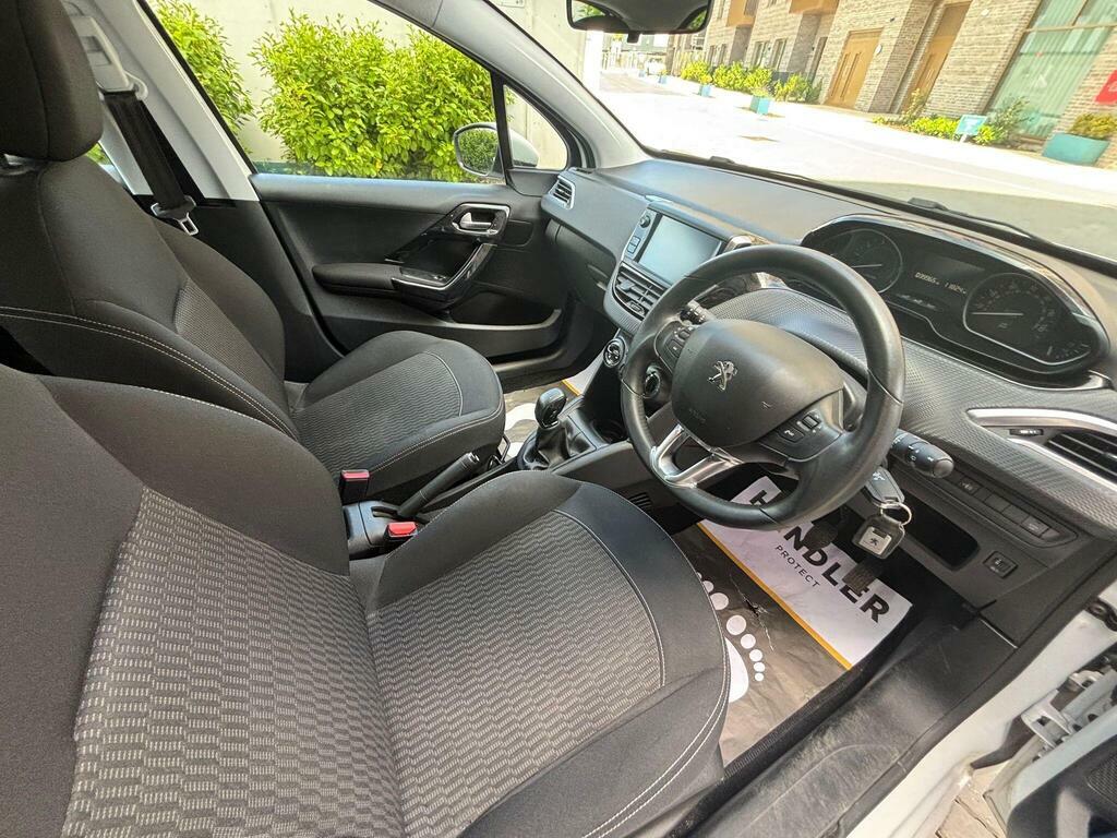 Peugeot 208 Active White #31