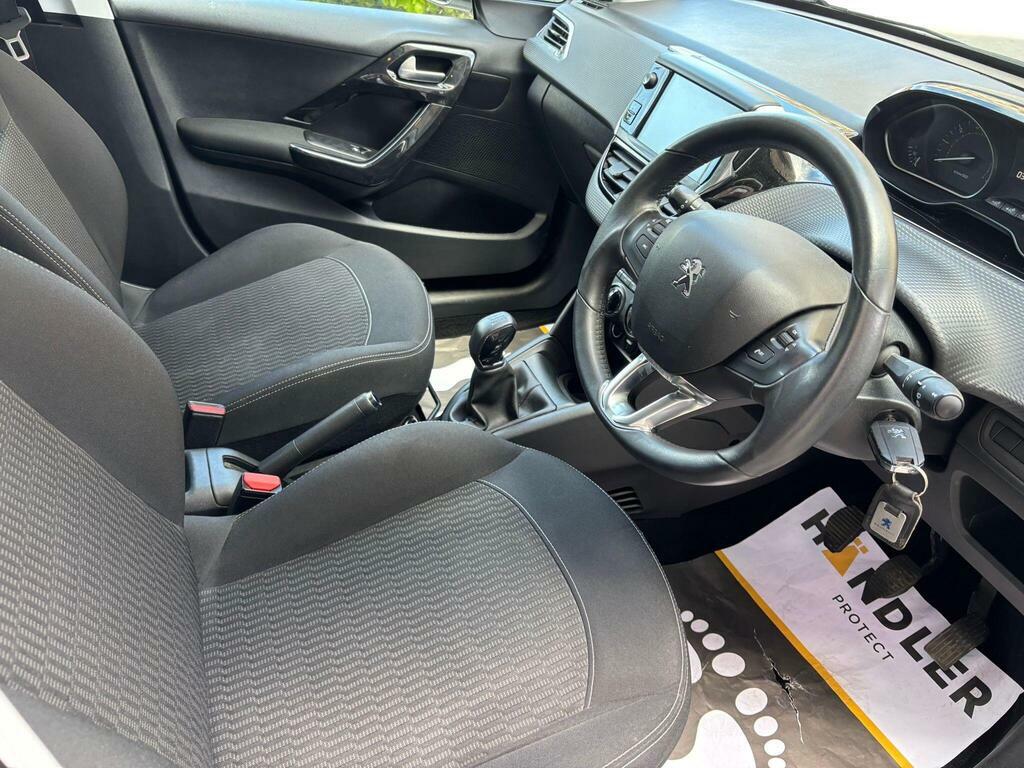 Peugeot 208 1.2 Puretech Active Euro 6 S S White #3