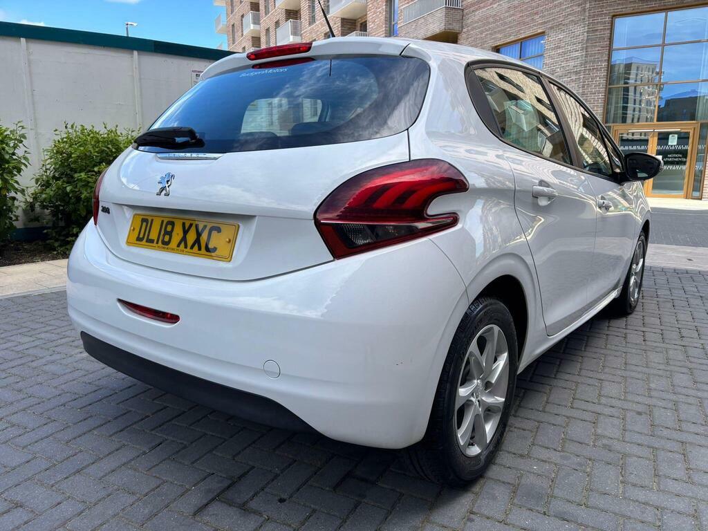 Peugeot 208 Active White #28