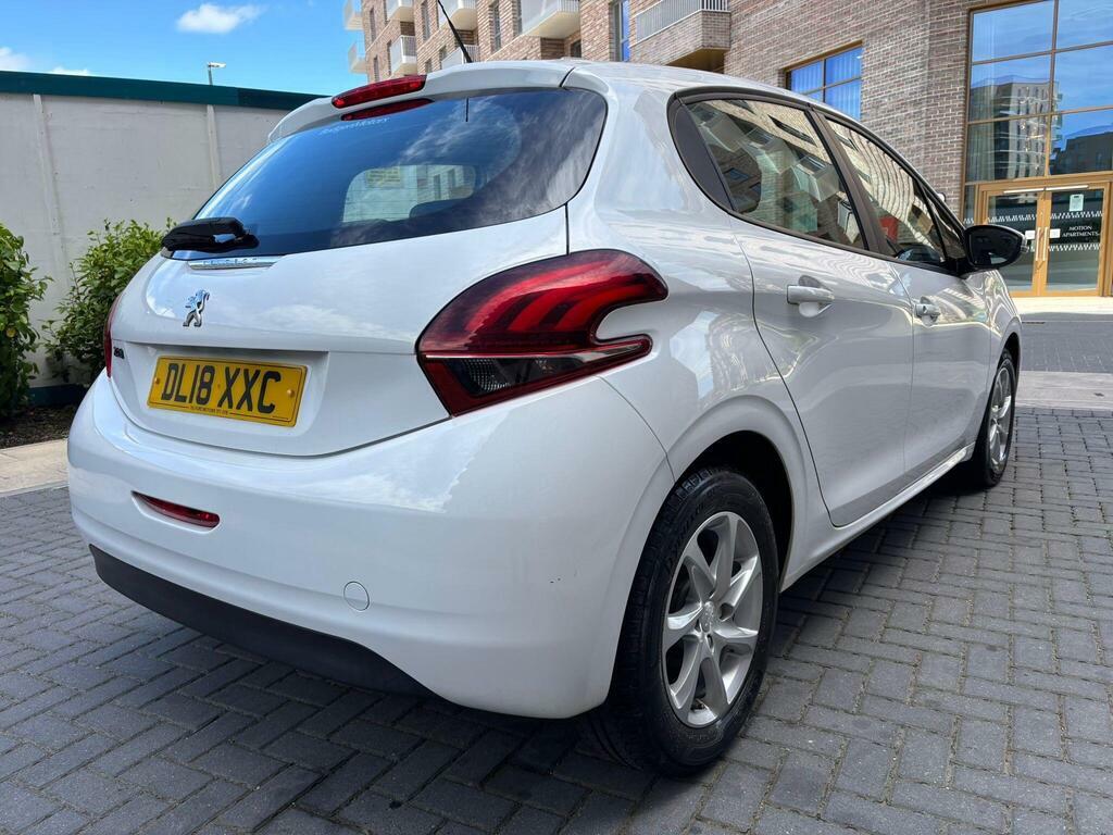 Peugeot 208 Active White #29