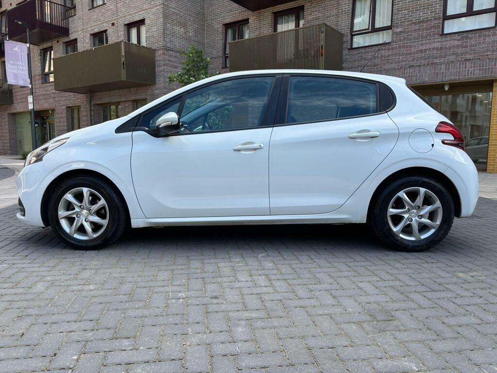 Peugeot 208 Active White #24
