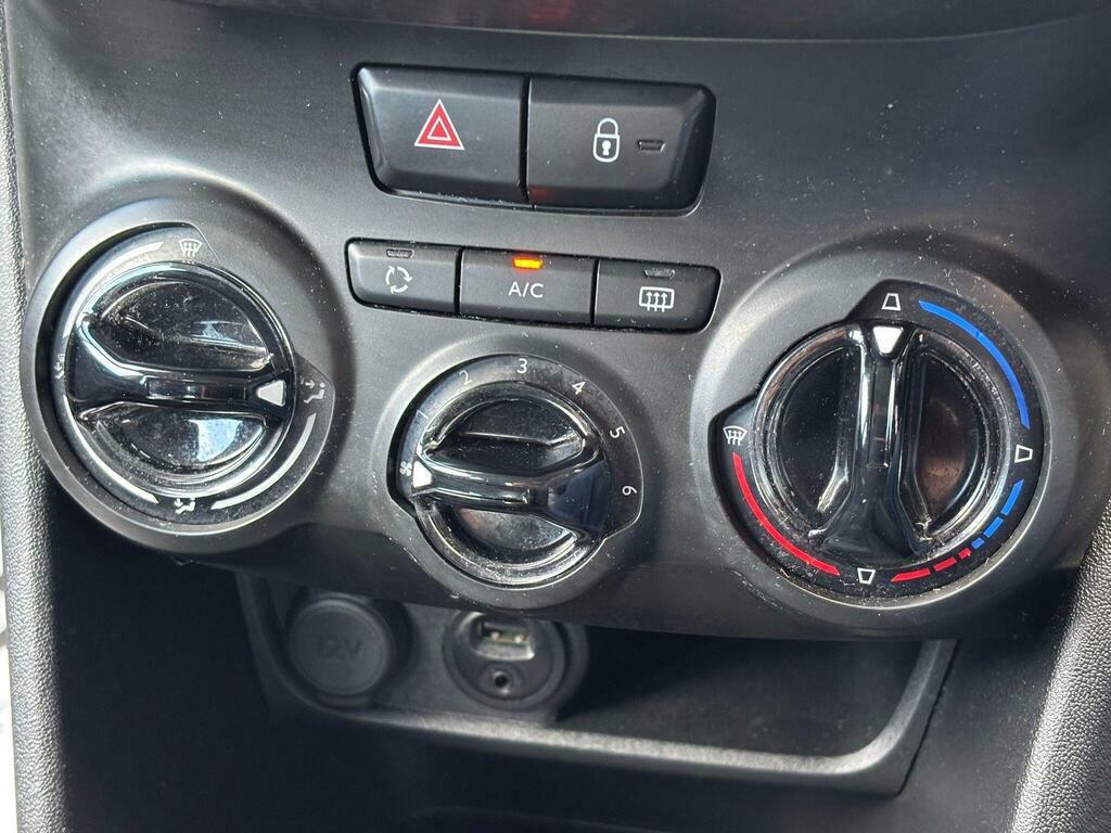 Peugeot 208 Active White #39