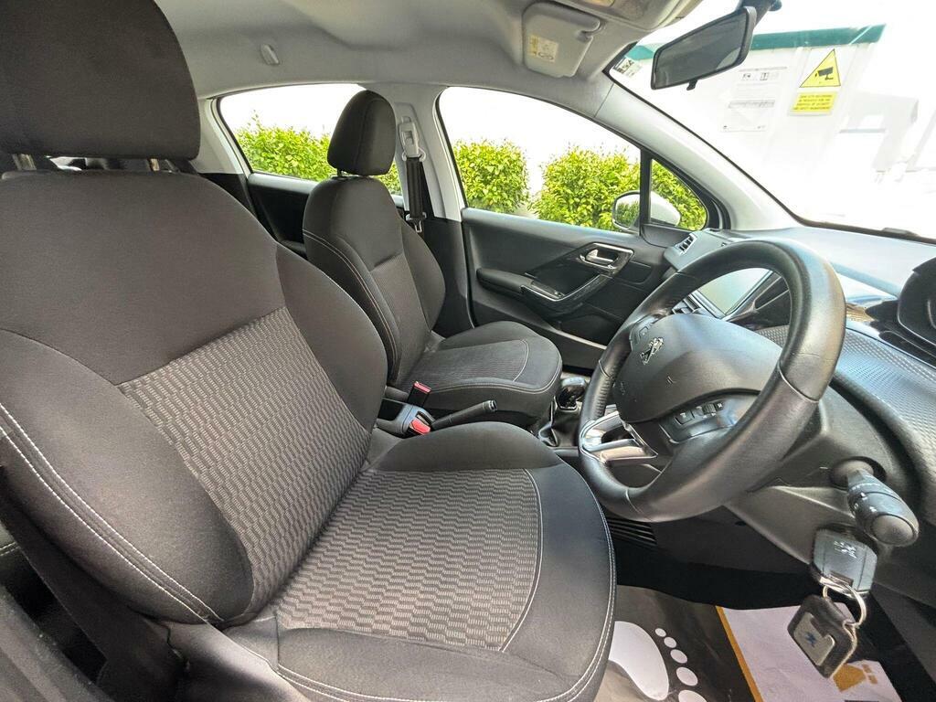 Peugeot 208 Active White #33