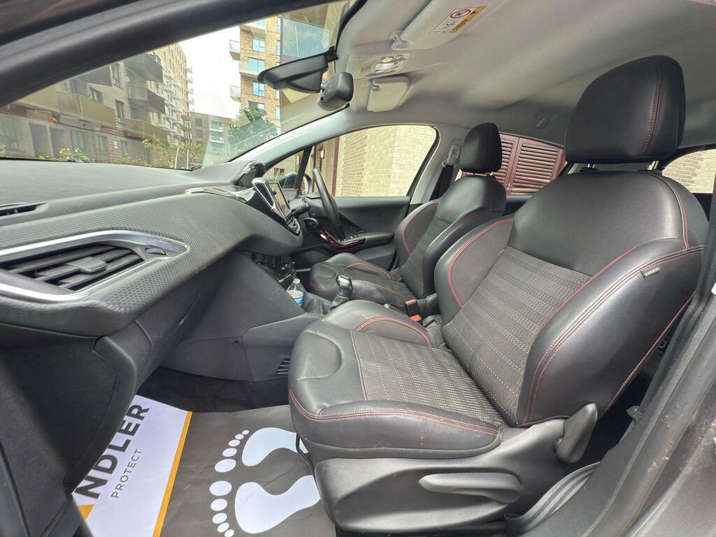 Peugeot 208 Black Edition White #64
