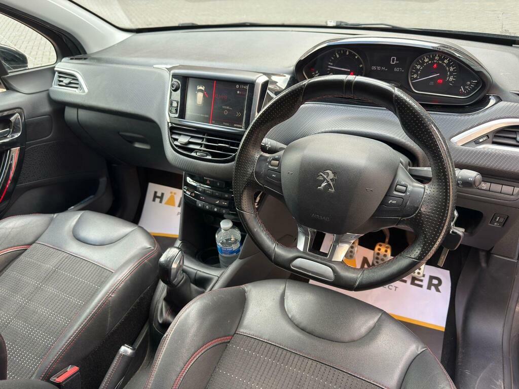 Peugeot 208 Black Edition White #39