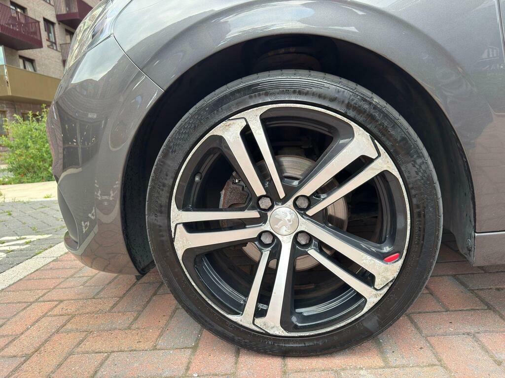 Peugeot 208 Black Edition White #59
