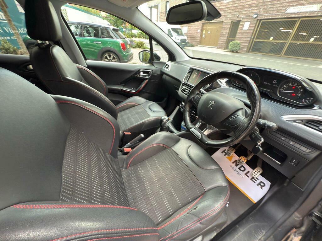 Peugeot 208 Black Edition White #65