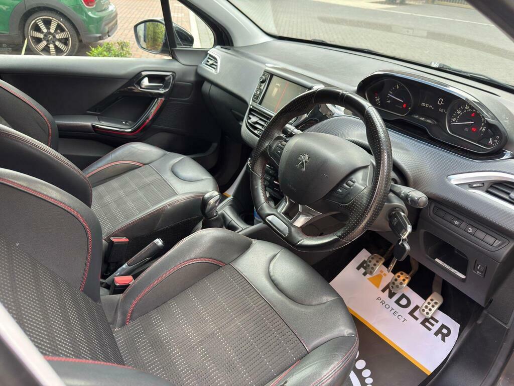 Peugeot 208 Black Edition White #44