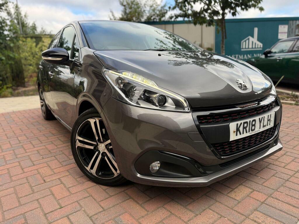 Peugeot 208 Black Edition White #7