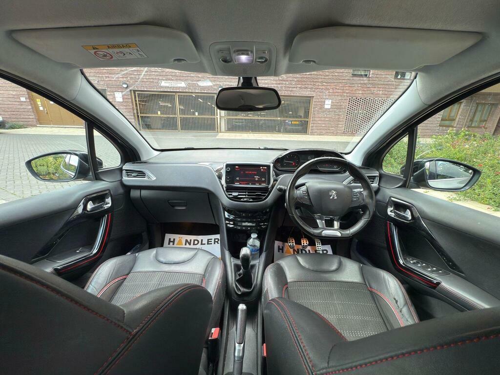 Peugeot 208 Black Edition White #40
