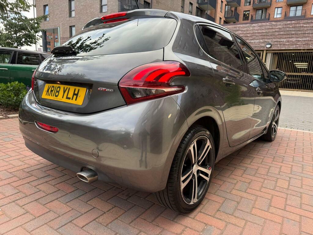 Peugeot 208 Black Edition White #36